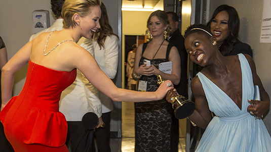 cos-jlaw-oscar-moments-002