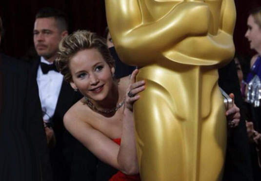 cos-jlaw-oscar-moments-004