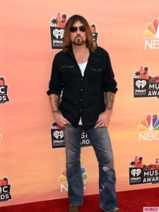 iheartradio-awards-2014-red-carpet-arrivals-show-photos-13-435x580