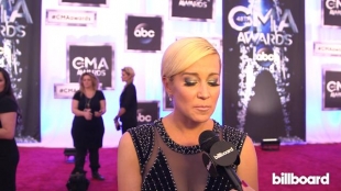 1125911414_3878624259001_CMA2014-KelliePickler-vs