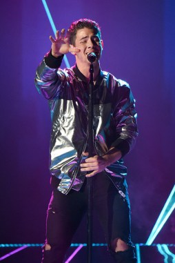 tumblr_noiwfaALWL1s19qooo2_400