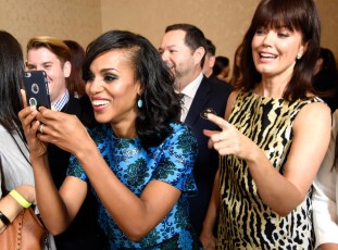 rs_1024x759-150805092402-1024.Kerry-Washington-Bellamy-Young-Selfie-TCA.jl.080515